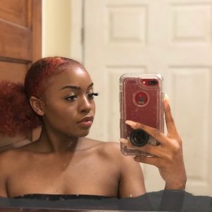 Meet your Posher, Deztini